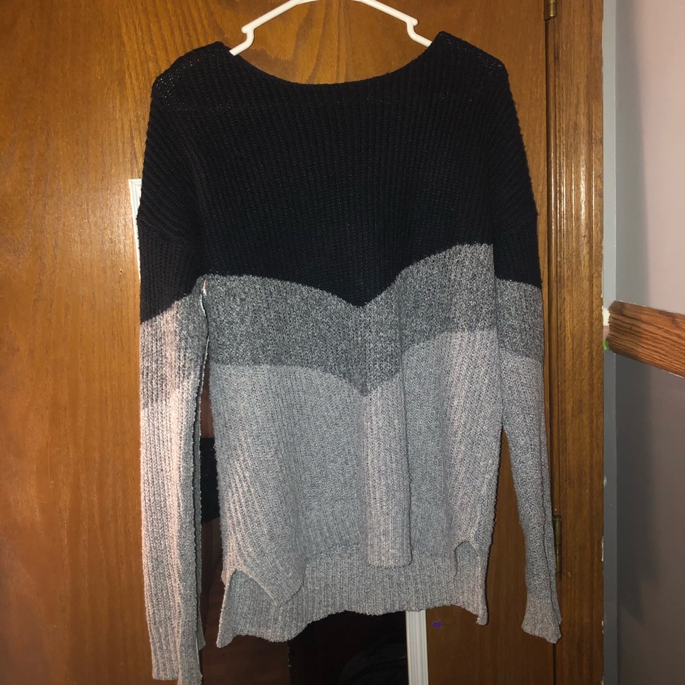 GRAY SWEATER
